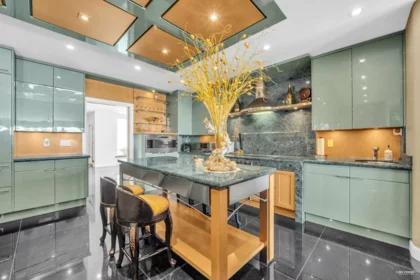 Powder Room Photo of 848 Eyremount Drive, West Vancouver, BC