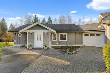 Kitchen Island Photo of 22015 40 Avenue, Langley, BC