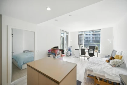 418 8850 University Crescent, Burnaby, BC, Burnaby — Apartment/Condo for sale