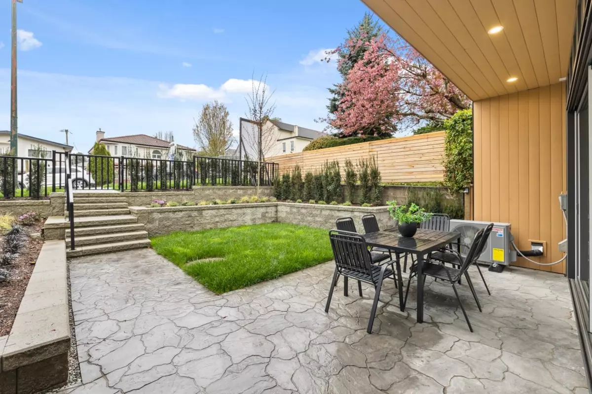 Family Room Photo of 1 727 E 31st Avenue, Vancouver, BC