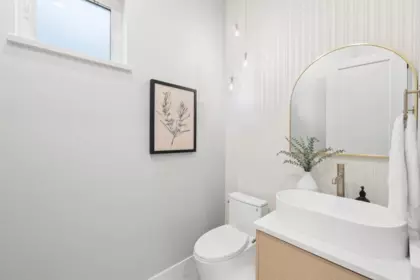 Entry Foyer Photo of 1 727 E 31st Avenue, Vancouver, BC