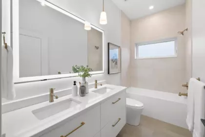 Hot Tub / Spa Photo of 1 727 E 31st Avenue, Vancouver, BC