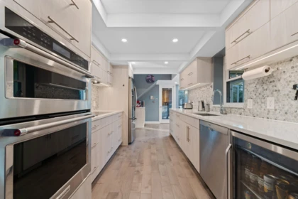 Kitchen Island Photo of 540 Evergreen Place, North Vancouver, BC