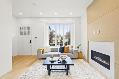 1 312 E 40th Avenue, Vancouver, BC, Vancouver — Half Duplex for sale