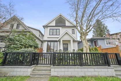 1 312 E 40th Avenue, Vancouver, BC, Vancouver — Half Duplex for sale