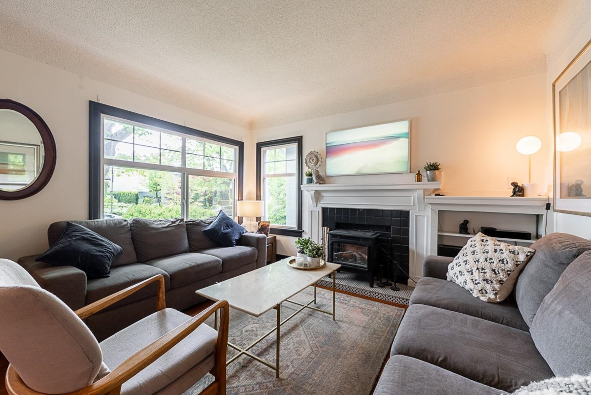 Dining Area Photo of 341 W 22nd Avenue, Vancouver, BC