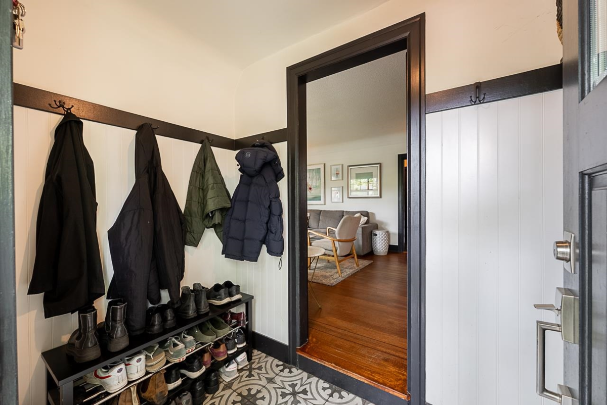 Living Room Photo of 341 W 22nd Avenue, Vancouver, BC