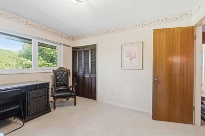 Entry Foyer Photo of 140 E Eighth Avenue, New Westminster, BC