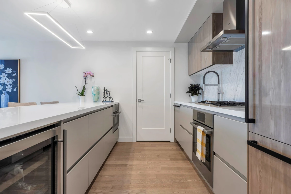 Dining Area Photo of 613 1526 Finlay Street, White Rock, BC