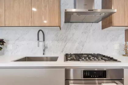 Kitchen Island Photo of 613 1526 Finlay Street, White Rock, BC