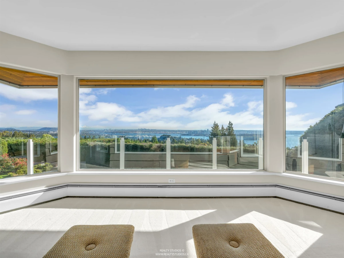 Family Room Photo of 1331 Chartwell Drive, West Vancouver, BC