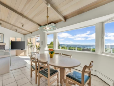 Kitchen Photo of 1331 Chartwell Drive, West Vancouver, BC