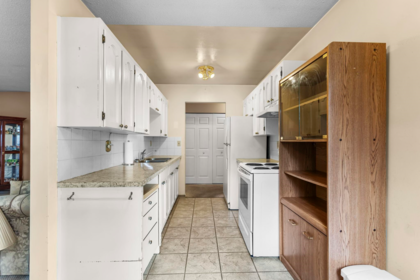 Primary Bathroom Photo of 311 32175 Old Yale Road, Abbotsford, BC