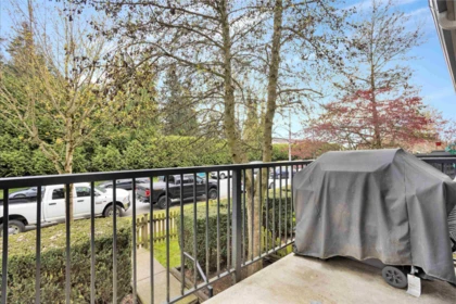 Entry Foyer Photo of 3 12677 63 Avenue, Surrey, BC