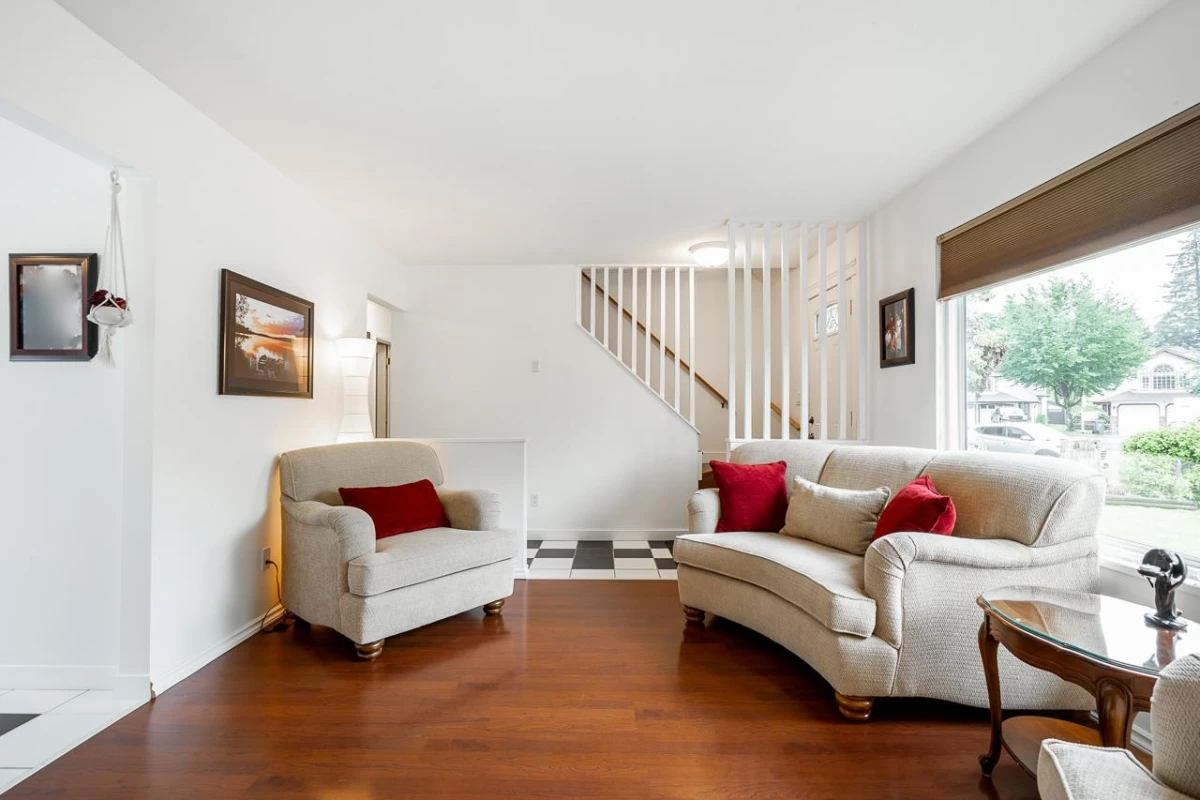 Family Room Photo of 27145 27b Avenue, Langley, BC