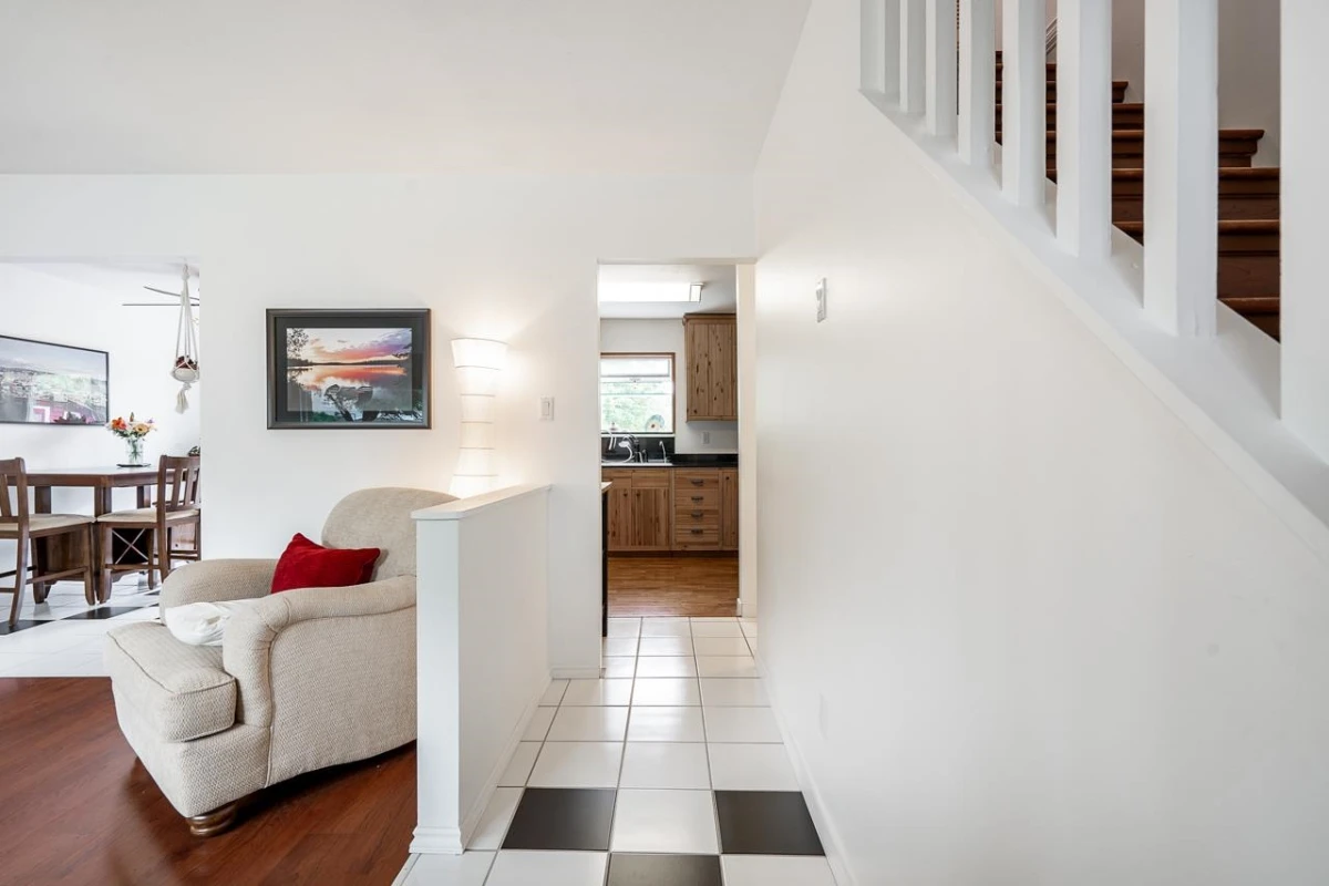 Living Room Photo of 27145 27b Avenue, Langley, BC