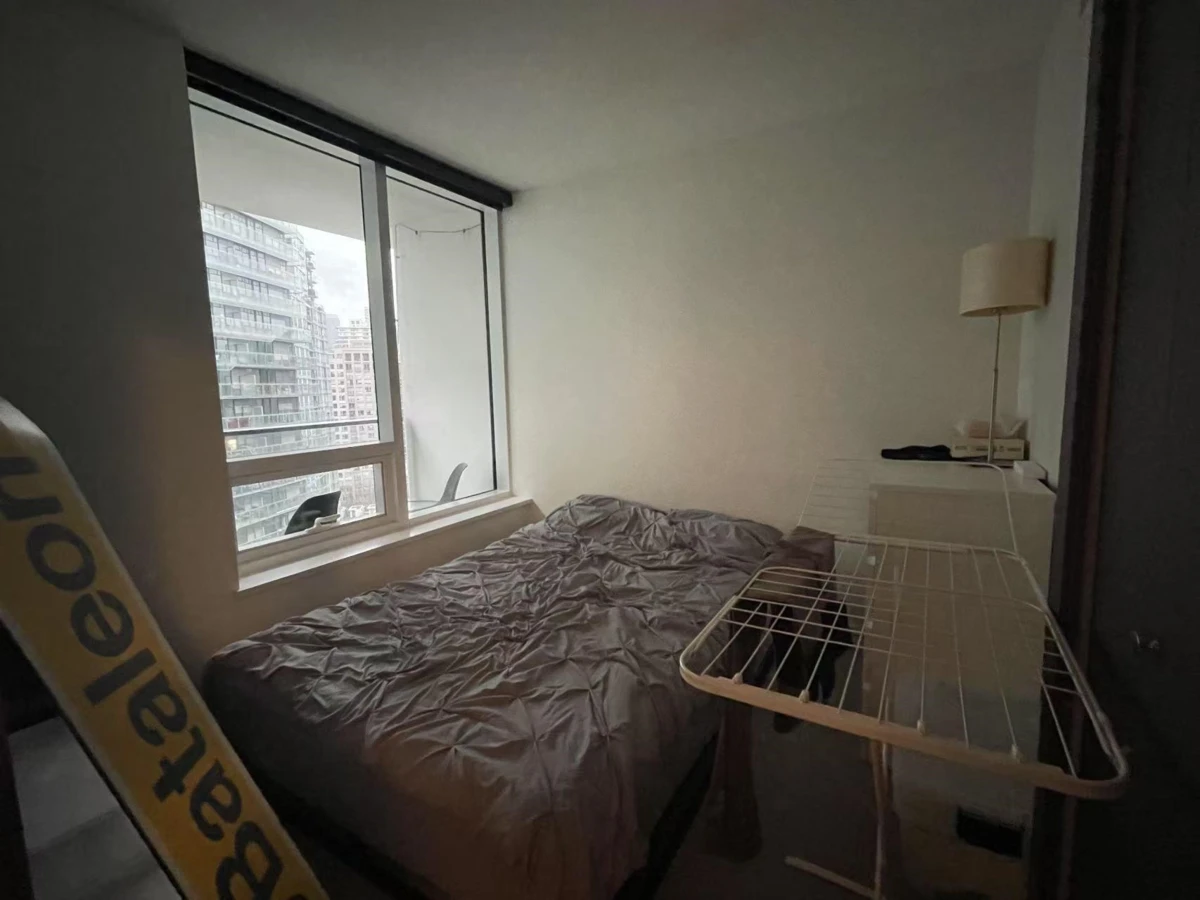 Family Room Photo of 1817 68 Smithe Street, Vancouver, BC
