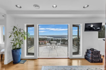 Staircase Photo of 1525 Errigal Place, West Vancouver, BC