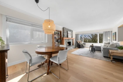 Kitchen Island Photo of 3300 Mahon Avenue, North Vancouver, BC
