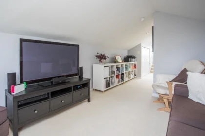 Guest Bathroom Photo of 4 6360 Lynas Lane, Richmond, BC