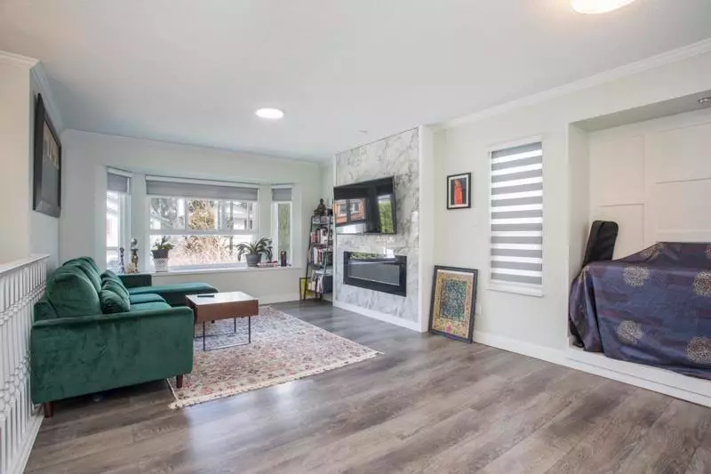 Living Room Photo of 20444 Dale Drive, Maple Ridge, BC