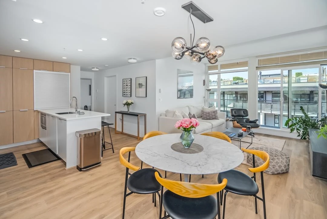 Dining Area Photo of 605 5085 Main Street, Vancouver, BC