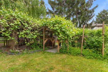 Garden / Landscaping Photo of 45282 South Sumas Road, Chilliwack, BC