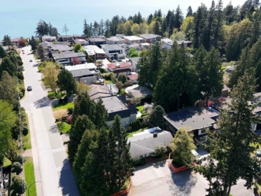 Pantry Photo of 14150 Blackburn Avenue, White Rock, BC