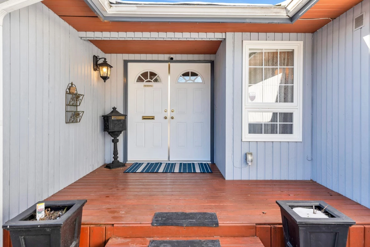 Family Room Photo of 1753 146 Street, Surrey, BC