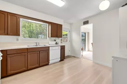 Walk-In Closet Photo of 14434 18 Avenue, Surrey, BC