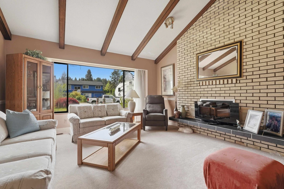 Living Room Photo of 20519 Telegraph Trail, Langley, BC
