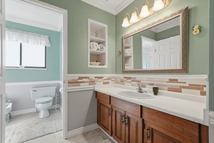 Primary Bathroom Photo of 20519 Telegraph Trail, Langley, BC