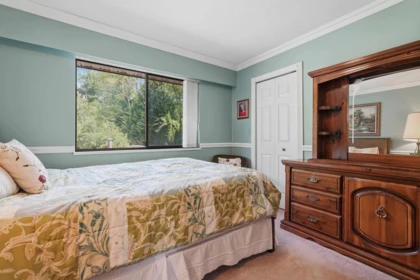 Walk-In Closet Photo of 20519 Telegraph Trail, Langley, BC