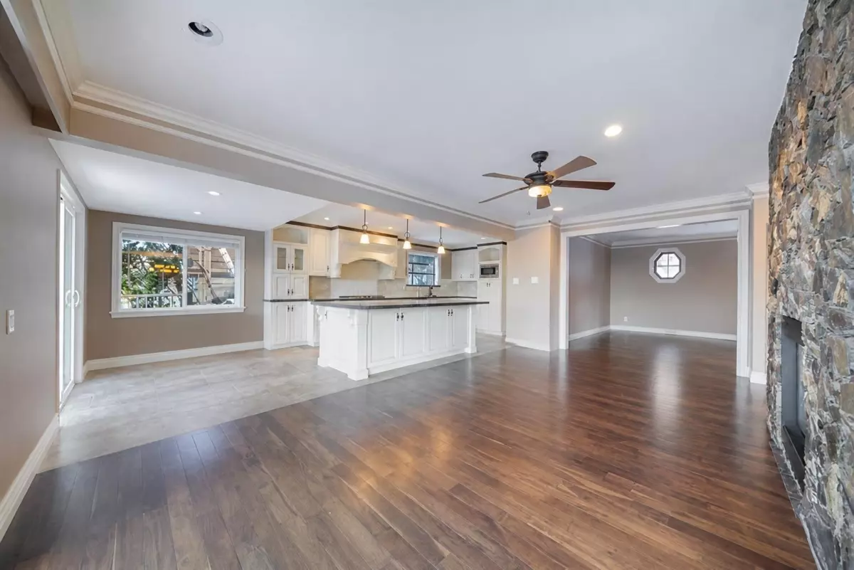 Dining Area Photo of 870 Greenwood Road, West Vancouver, BC