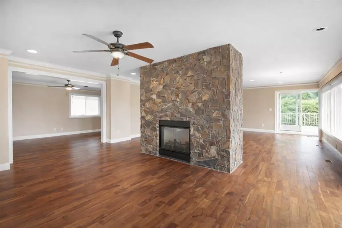 Family Room Photo of 870 Greenwood Road, West Vancouver, BC