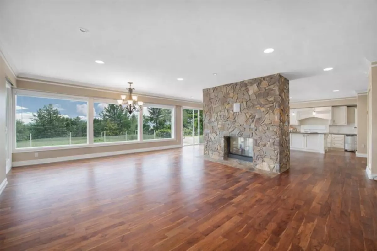 Living Room Photo of 870 Greenwood Road, West Vancouver, BC
