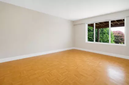 Hallway Photo of 870 Greenwood Road, West Vancouver, BC