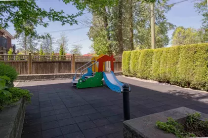 Swimming Pool Photo of 112 15351 101 Avenue, Surrey, BC