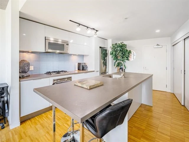 Dining Area Photo of 1506 108 W Cordova Street, Vancouver, BC