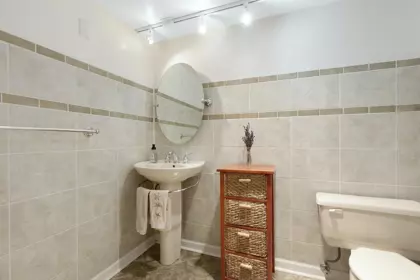 Powder Room Photo of 309 4101 Yew Street, Vancouver, BC