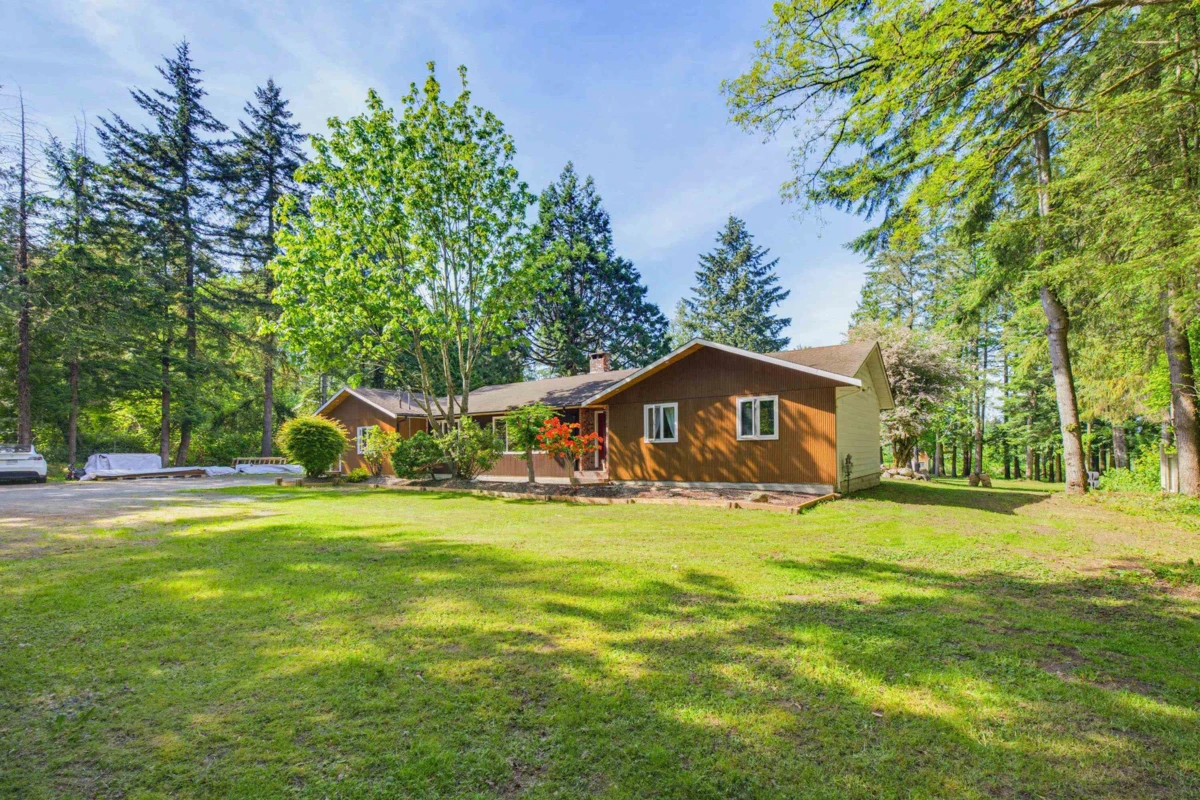 Family Room Photo of 17495 24 Avenue, Surrey, BC