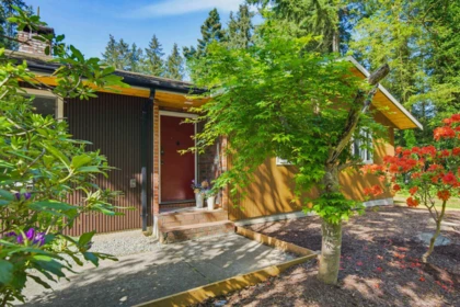 Hallway Photo of 17495 24 Avenue, Surrey, BC