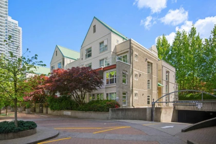D301 9838 Whalley Boulevard, Surrey, BC, Surrey — Apartment/Condo for sale