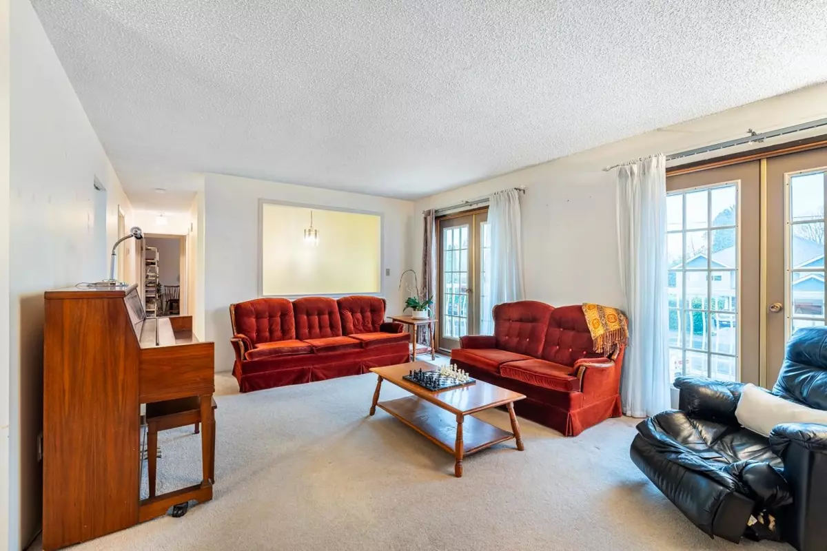 Family Room Photo of 1632 Como Lake Avenue, Coquitlam, BC