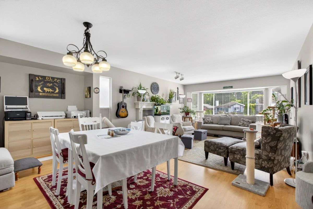 Family Room Photo of 1941 Langan Avenue, Port Coquitlam, BC