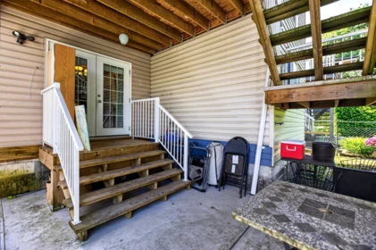 Hot Tub / Spa Photo of 1941 Langan Avenue, Port Coquitlam, BC