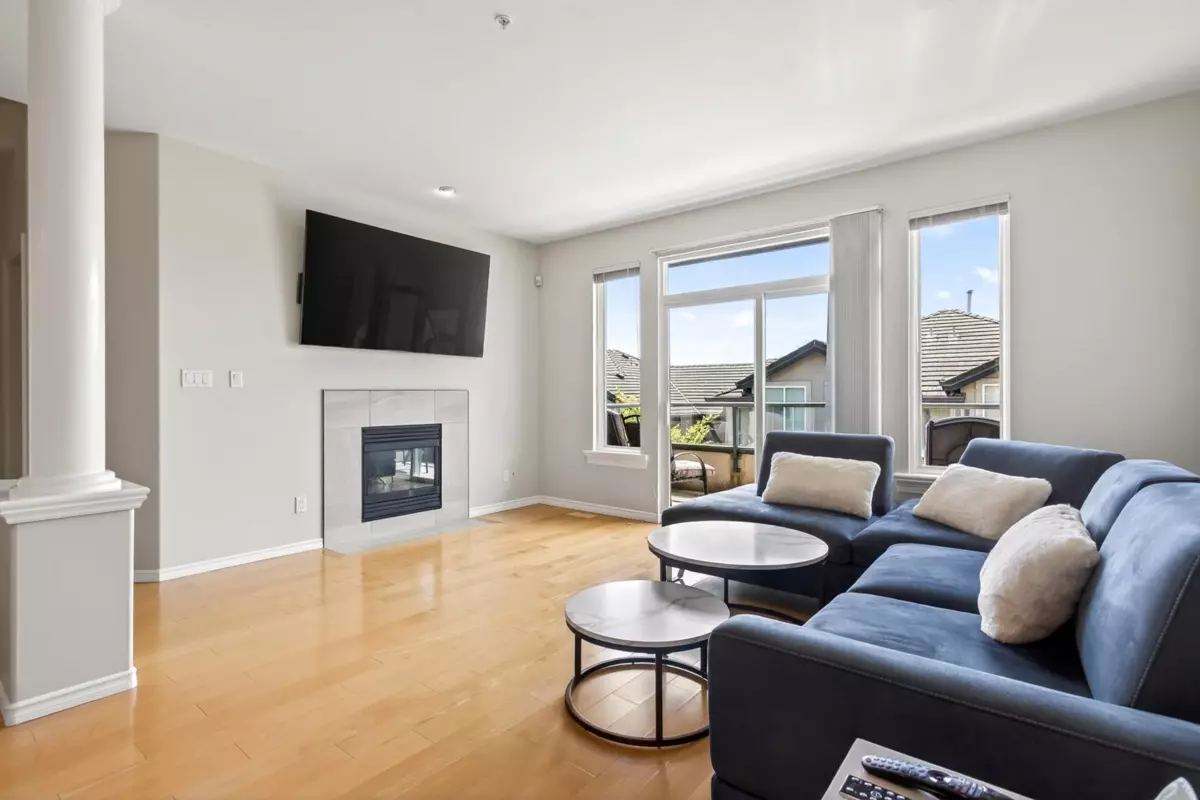 Dining Area Photo of 28 678 Citadel Drive, Port Coquitlam, BC