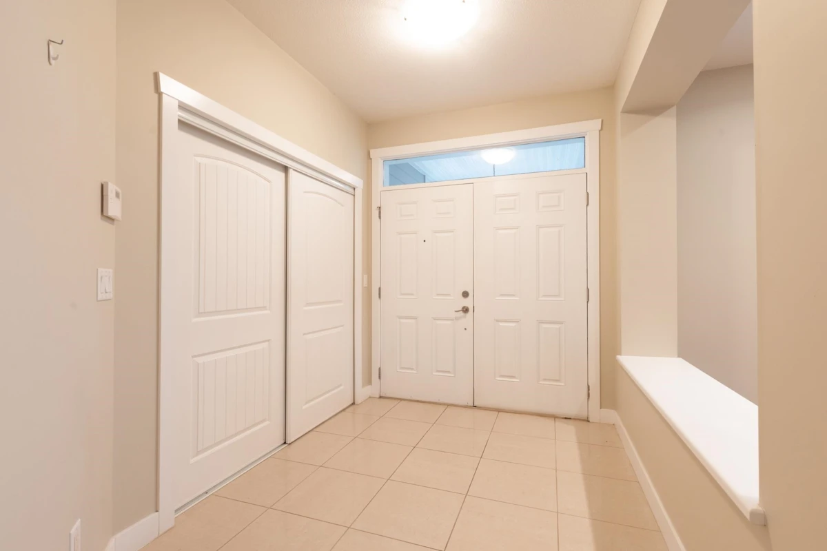 Family Room Photo of 8228 171a Street, Surrey, BC
