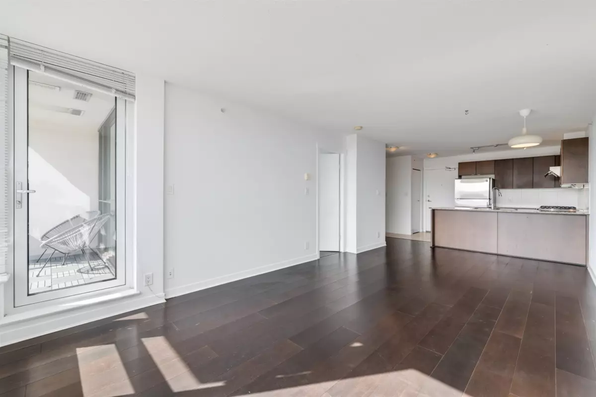 Dining Area Photo of 1002 7575 Alderbridge Way, Richmond, BC