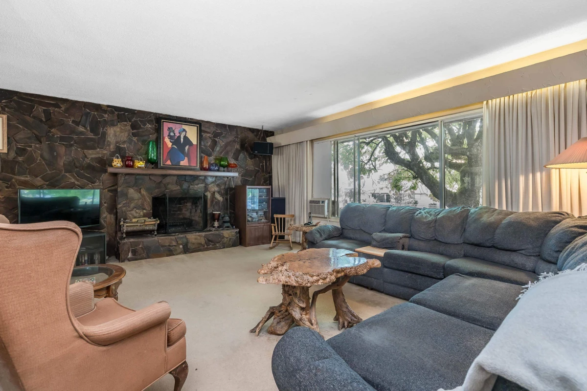 Living Room Photo of 2141 Ware Street, Abbotsford, BC